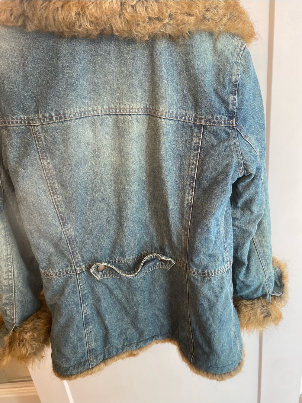 Vintage Y2K Denim Jacket with Brown Faux-Fur Trim - Picture 12 of 13
